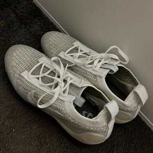 Nike Women's Air VaporMax 2021 FlyKnit Shoes Size 8